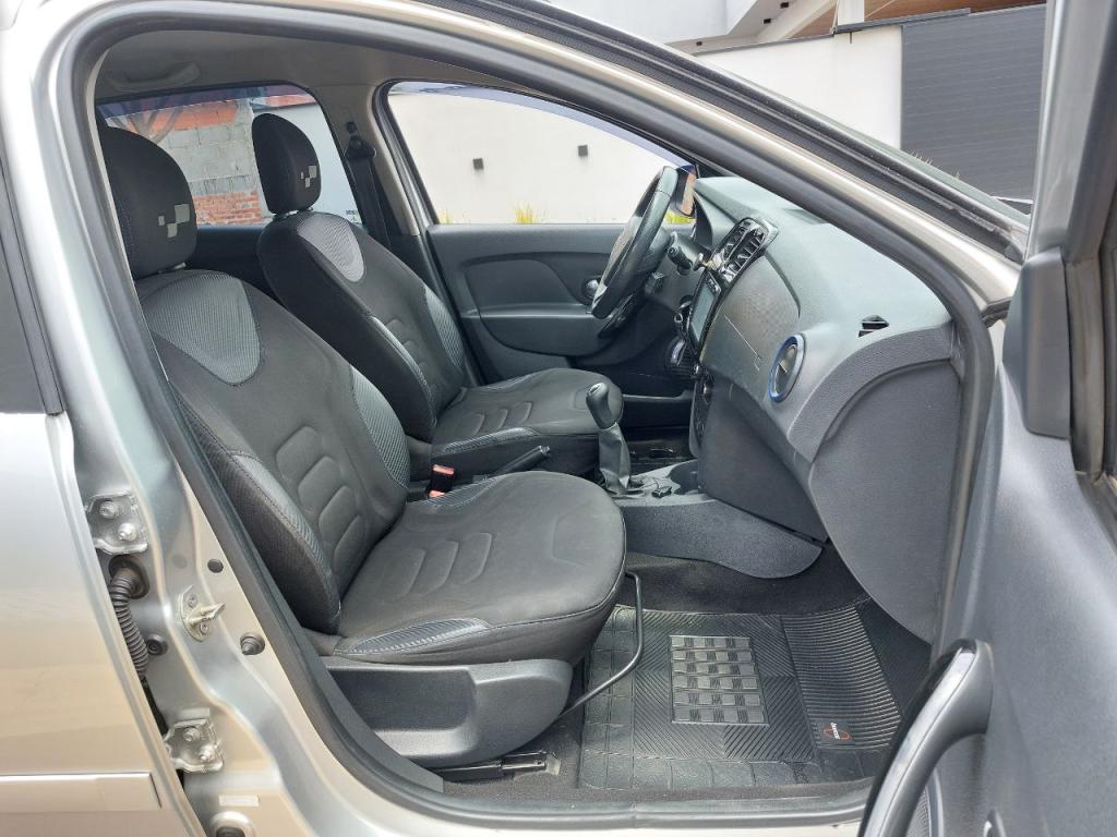 RENAULT Sandero - Foto