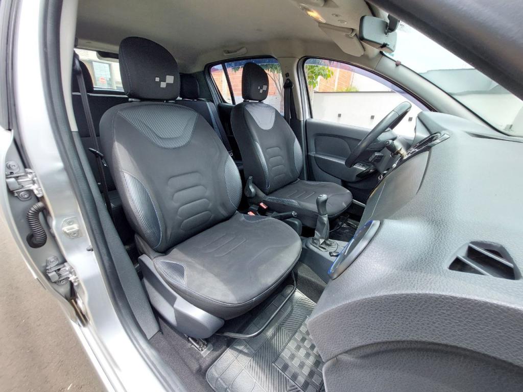 RENAULT Sandero - Foto