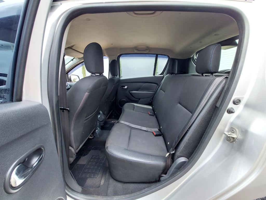 RENAULT Sandero - Foto