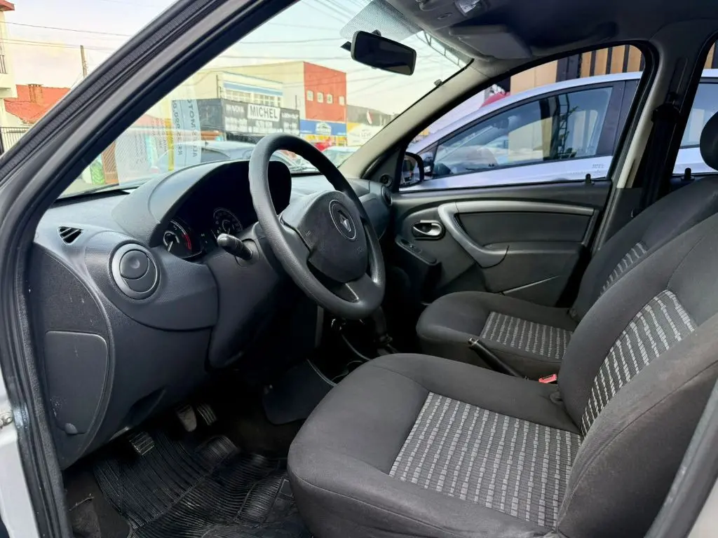 RENAULT Sandero - Foto