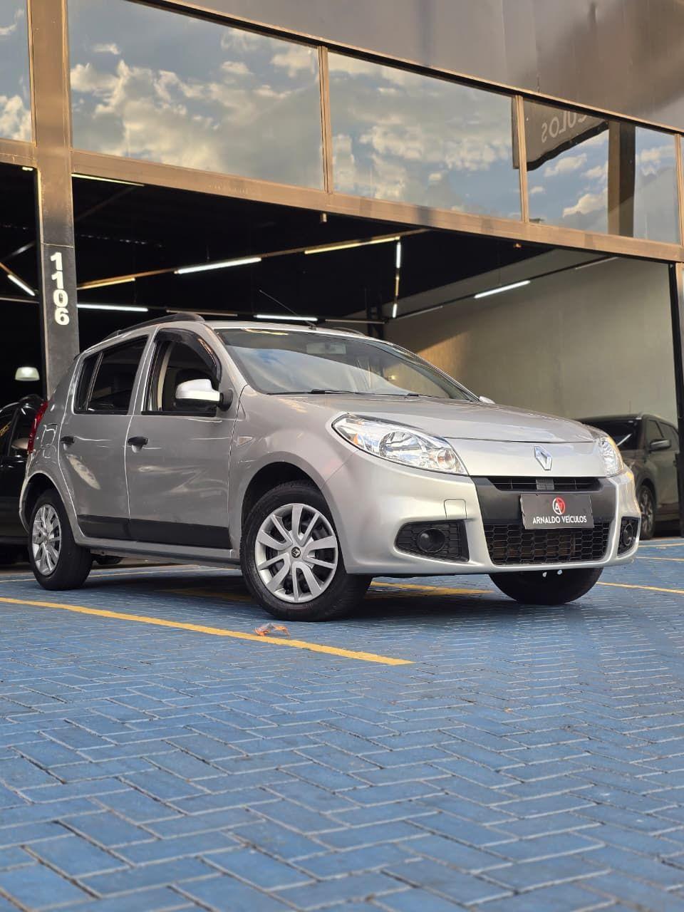 RENAULT Sandero - Foto