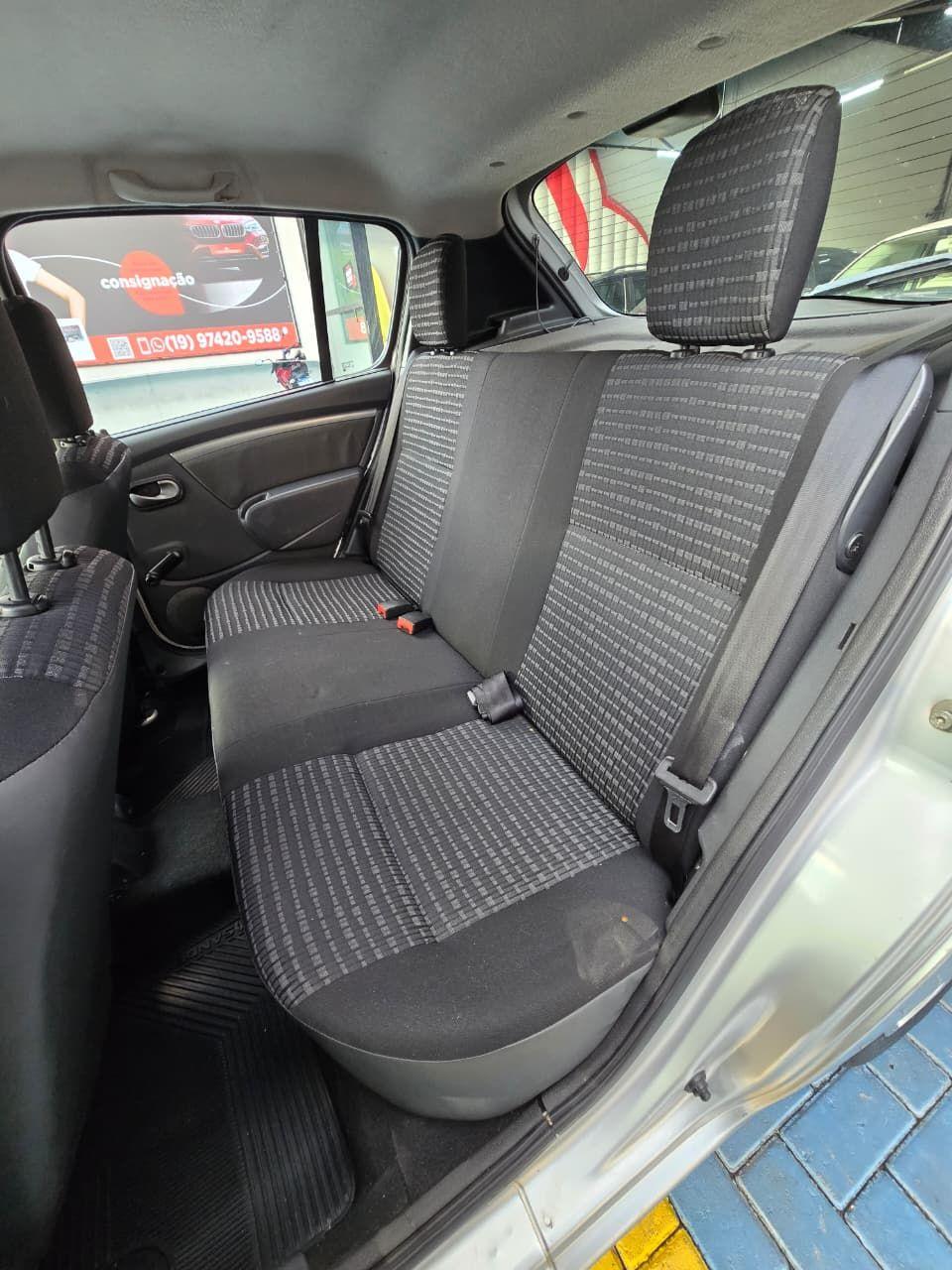 RENAULT Sandero - Foto