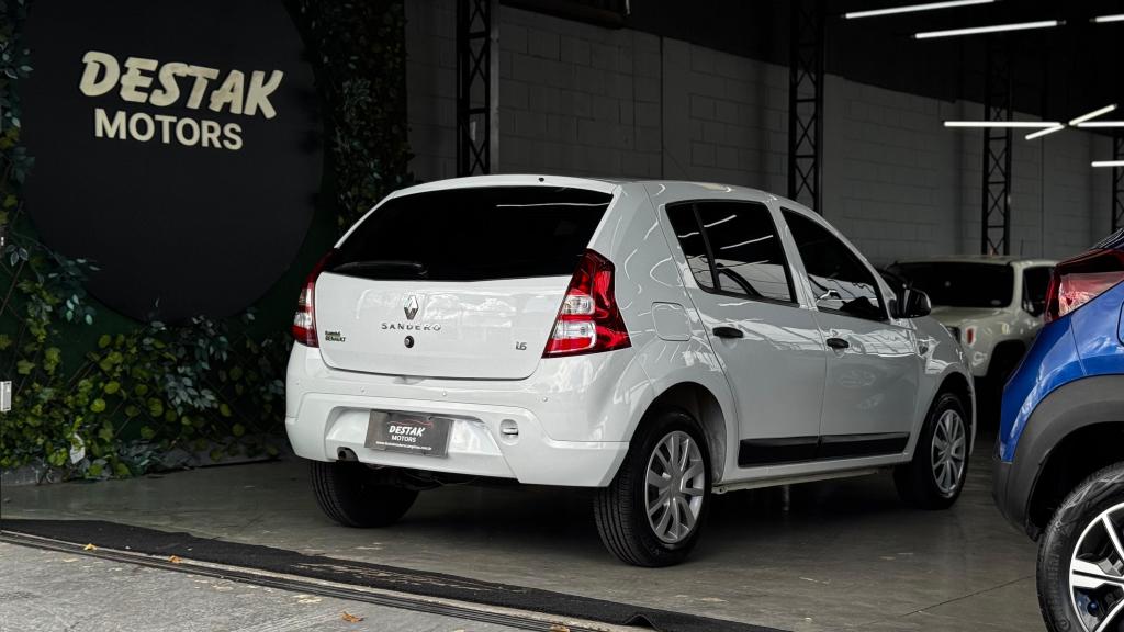 RENAULT Sandero - Foto