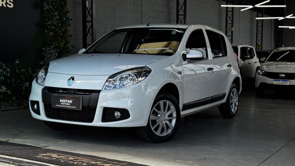 RENAULT Sandero - Foto