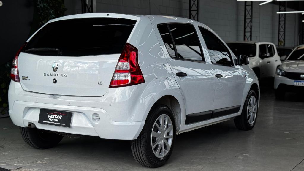 RENAULT Sandero - Foto