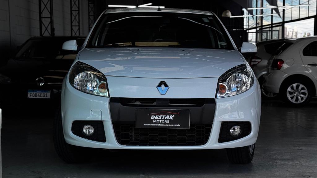 RENAULT Sandero - Foto