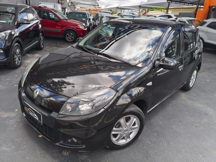 RENAULT Sandero - Foto