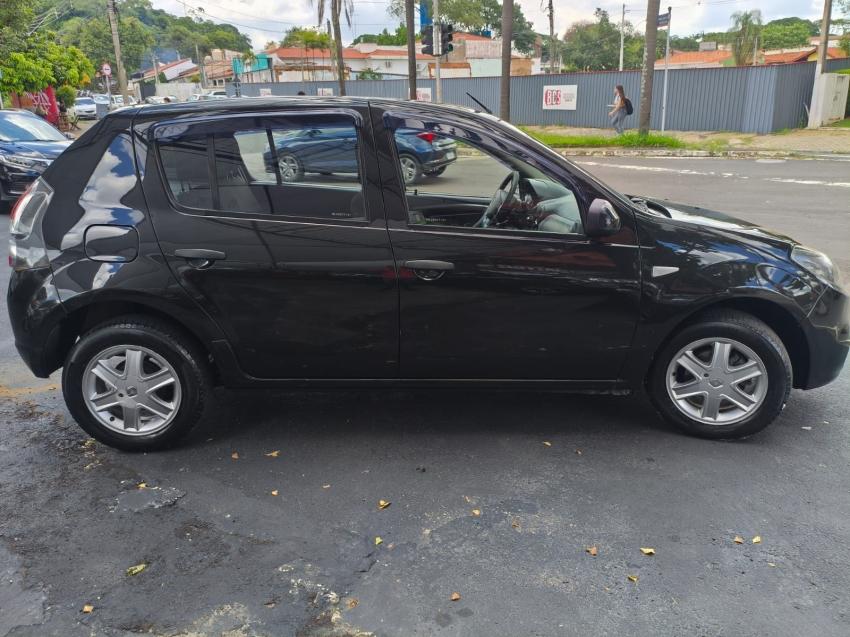 RENAULT Sandero - Foto