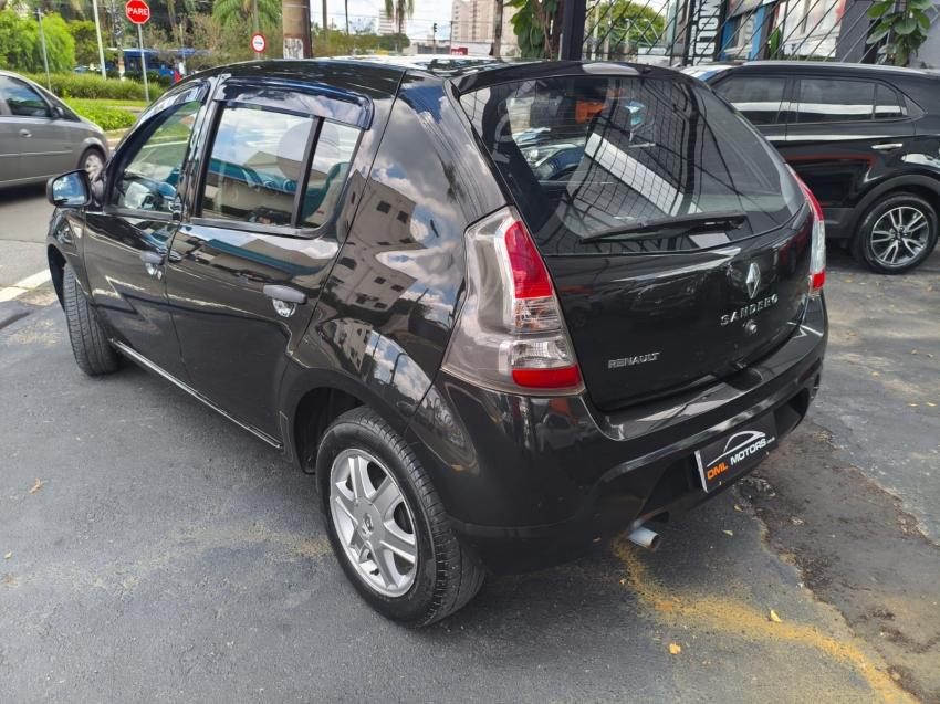 RENAULT Sandero - Foto