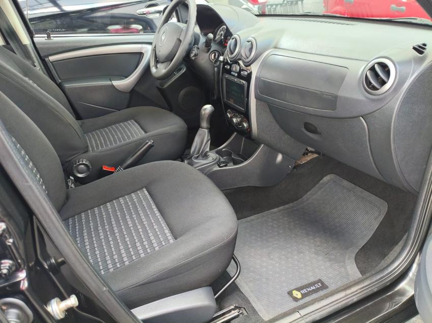 RENAULT Sandero - Foto