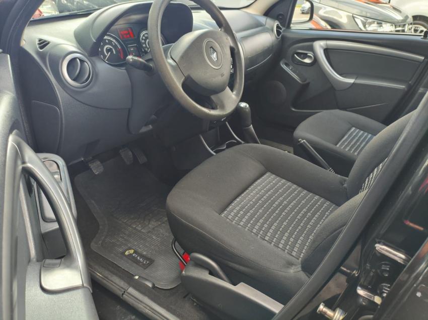 RENAULT Sandero - Foto