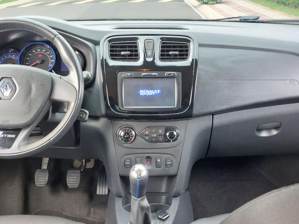 RENAULT Sandero - Foto