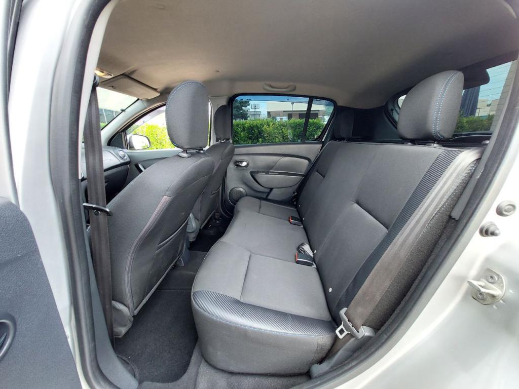 RENAULT Sandero - Foto