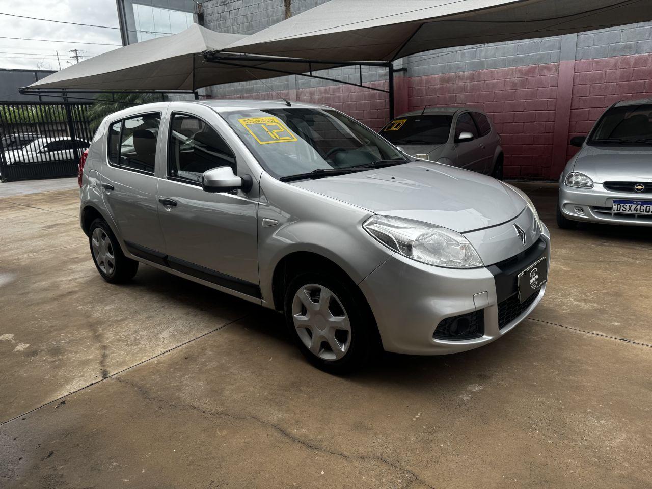 RENAULT Sandero - Foto