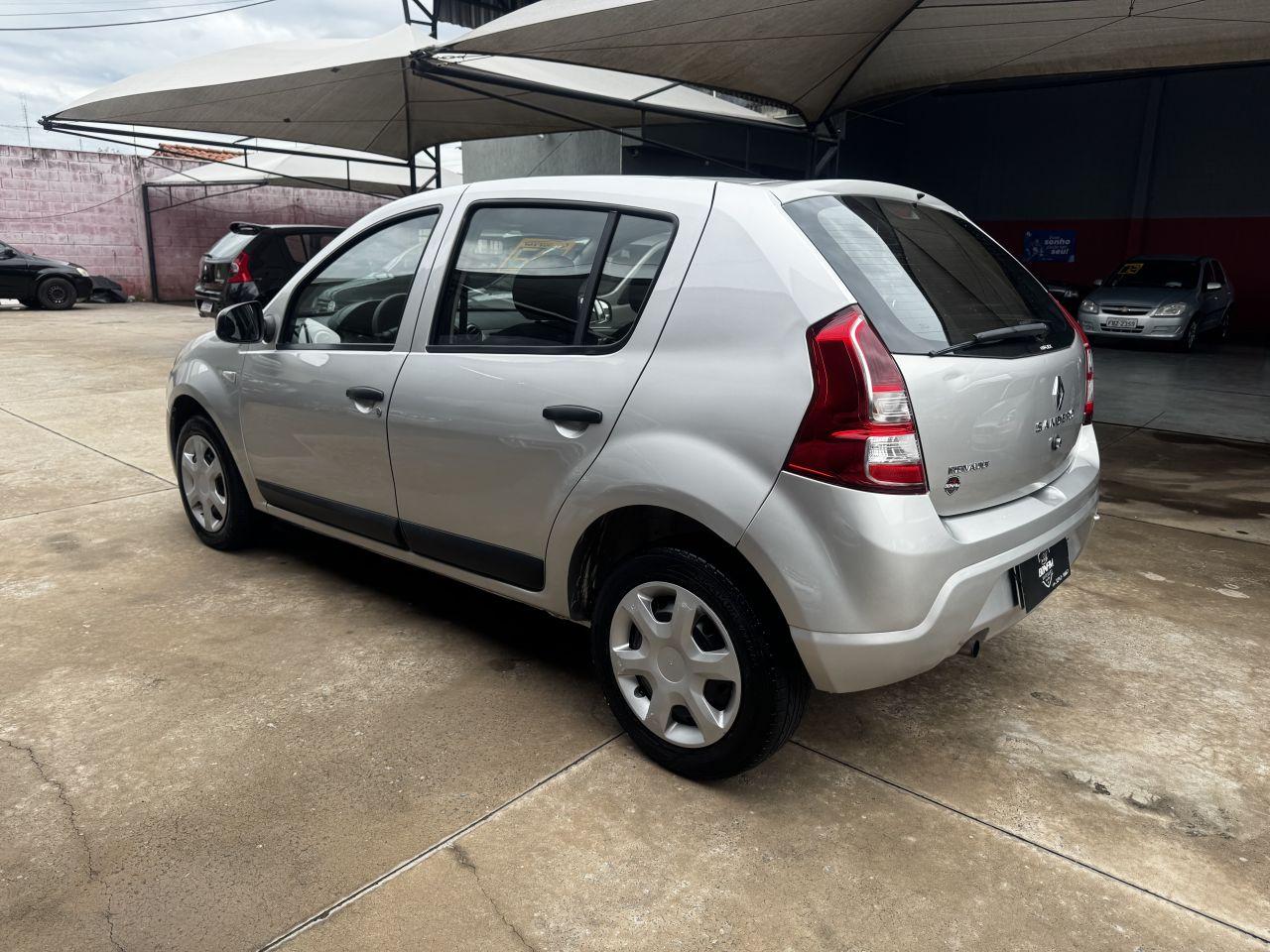 RENAULT Sandero - Foto