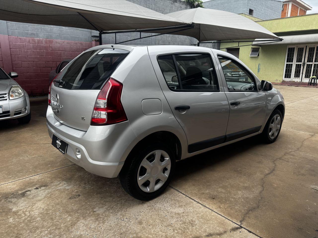 RENAULT Sandero - Foto