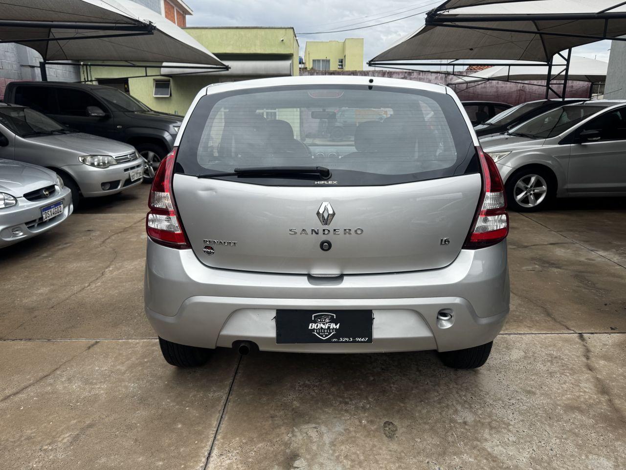 RENAULT Sandero - Foto