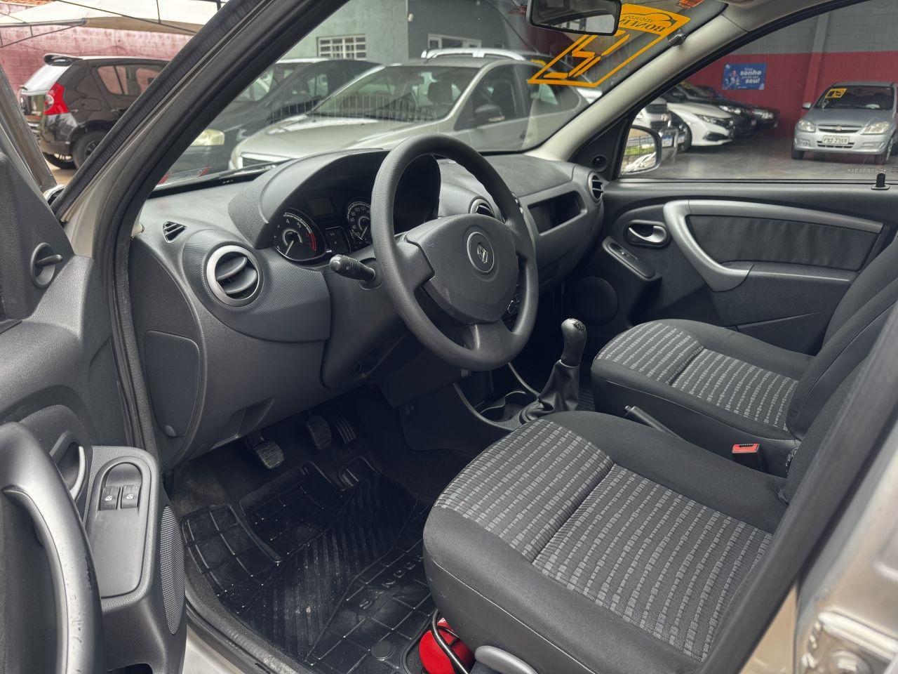 RENAULT Sandero - Foto