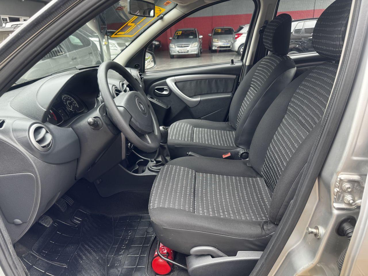 RENAULT Sandero - Foto