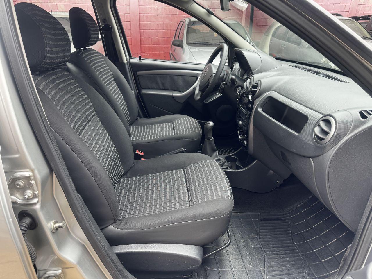 RENAULT Sandero - Foto