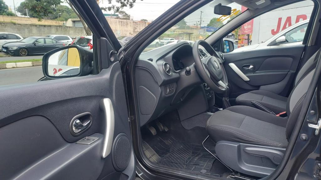 RENAULT Sandero - Foto