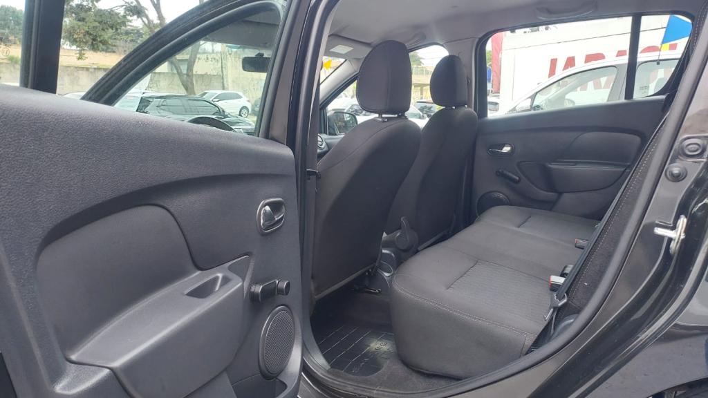 RENAULT Sandero - Foto