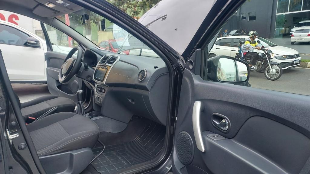 RENAULT Sandero - Foto