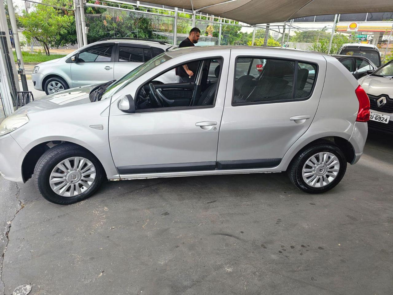 RENAULT Sandero - Foto