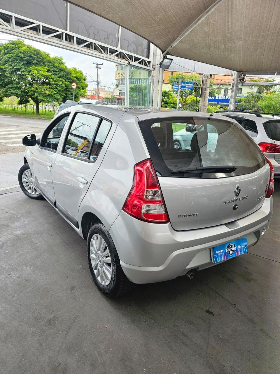 RENAULT Sandero - Foto