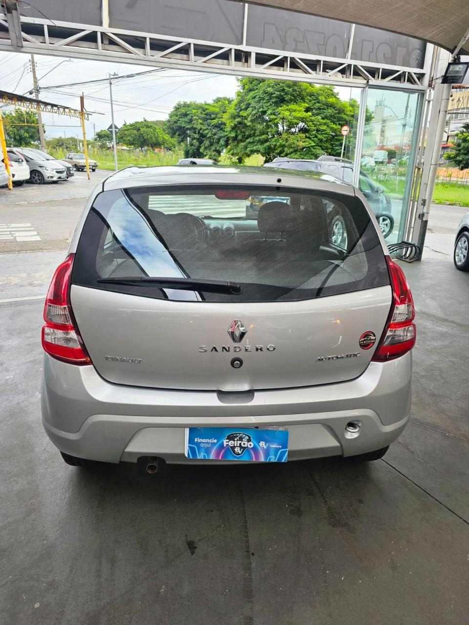 RENAULT Sandero - Foto