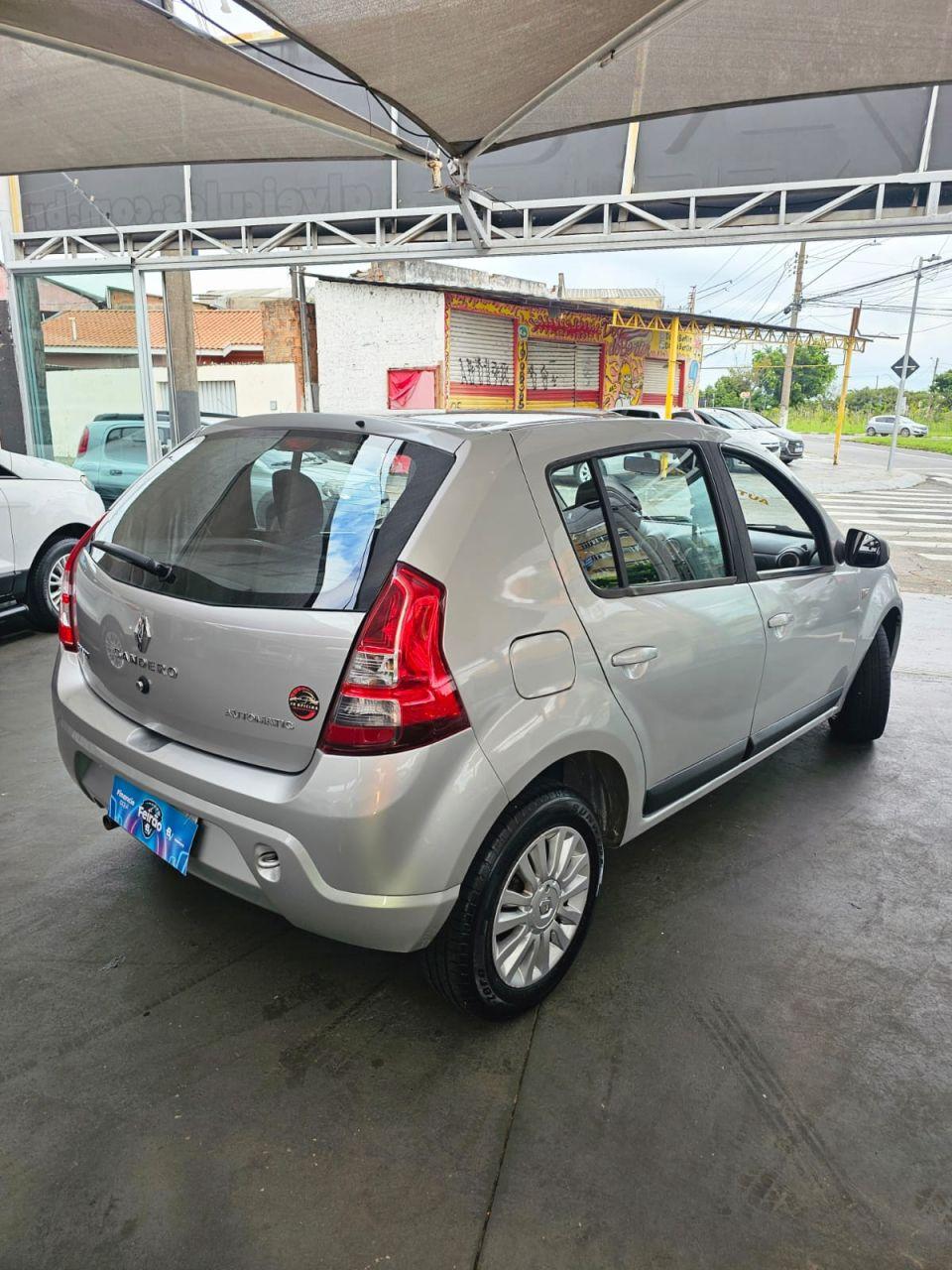 RENAULT Sandero - Foto