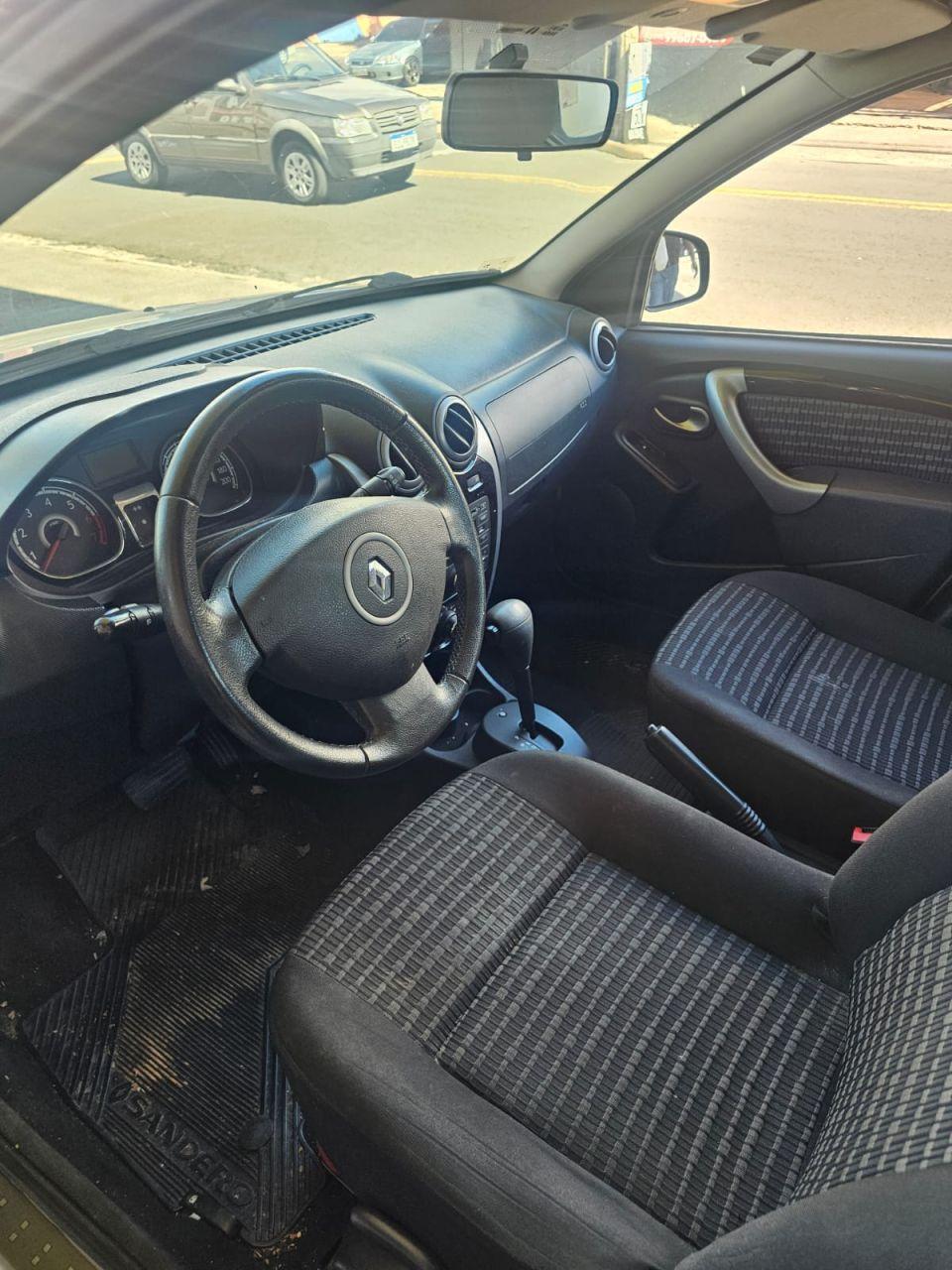 RENAULT Sandero - Foto