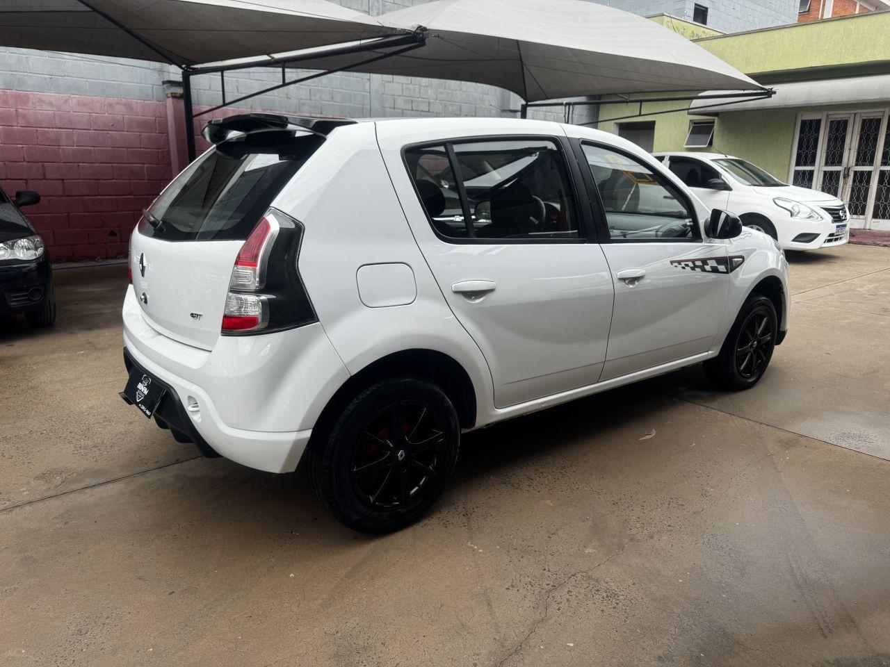 RENAULT Sandero - Foto