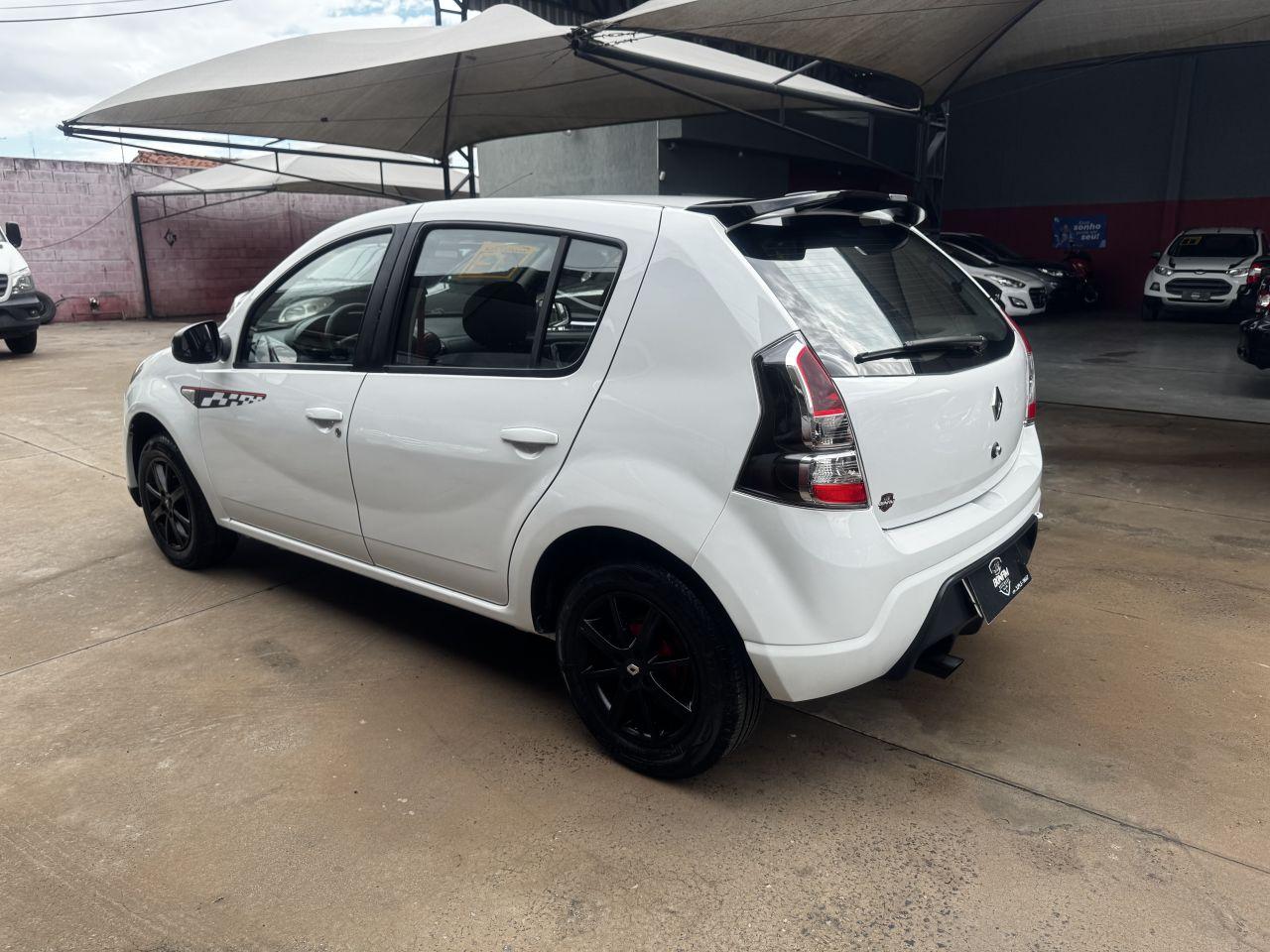 RENAULT Sandero - Foto