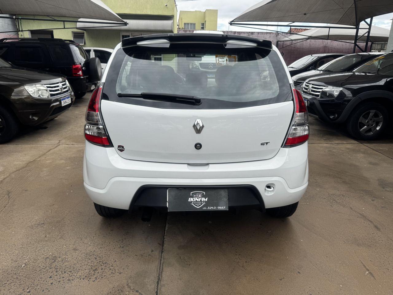 RENAULT Sandero - Foto