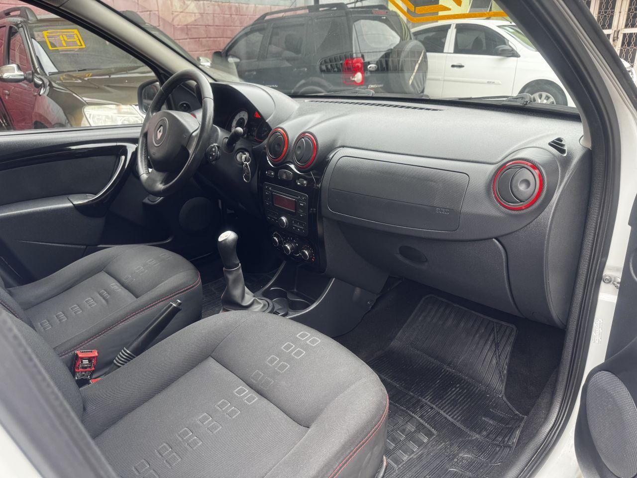 RENAULT Sandero - Foto