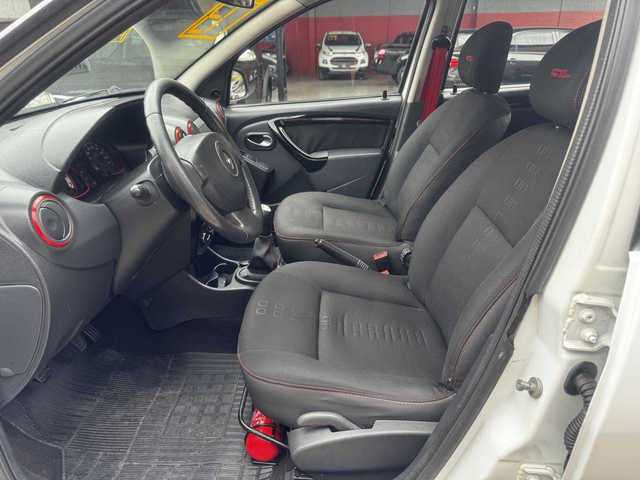 RENAULT Sandero - Foto