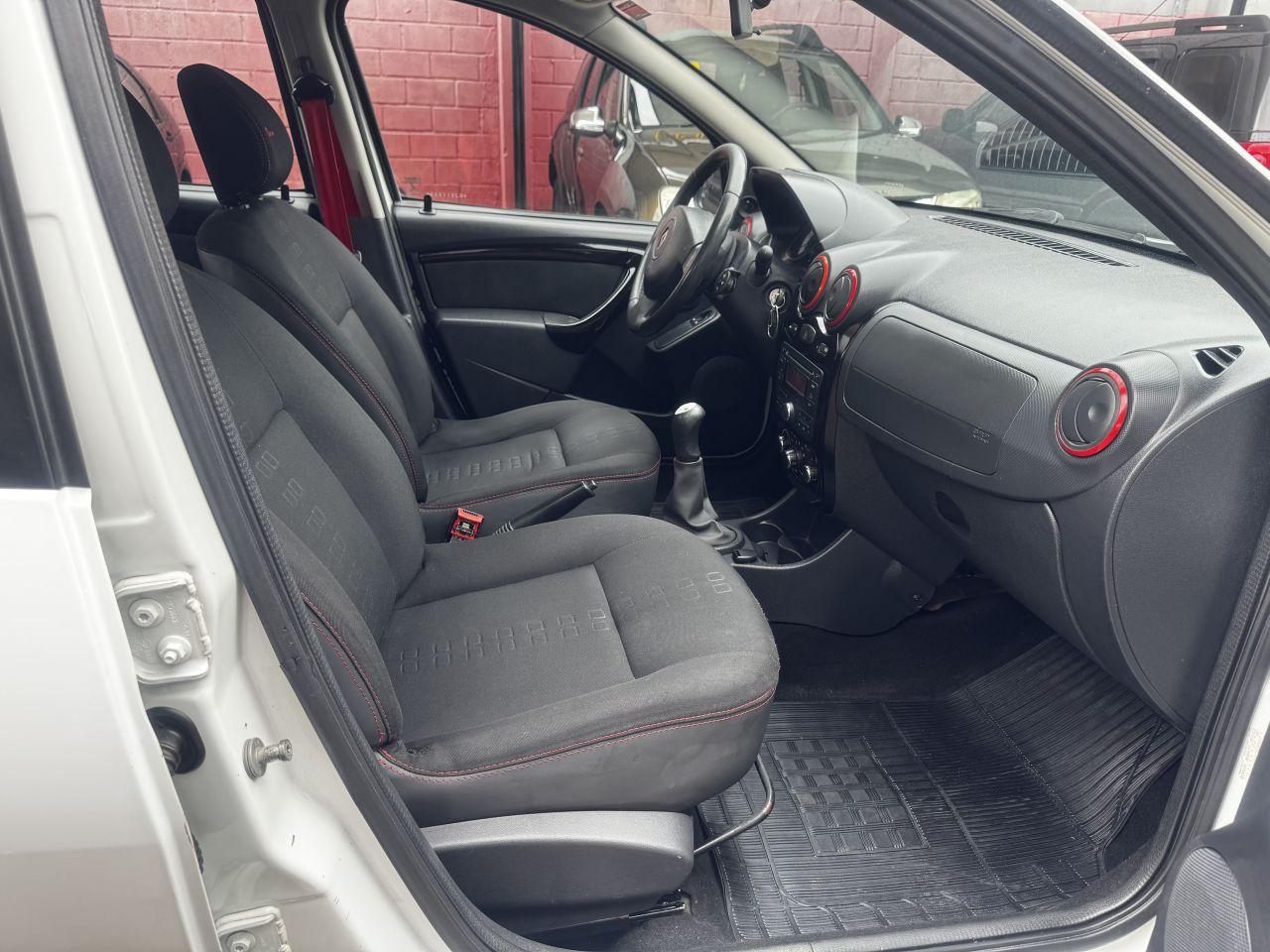 RENAULT Sandero - Foto