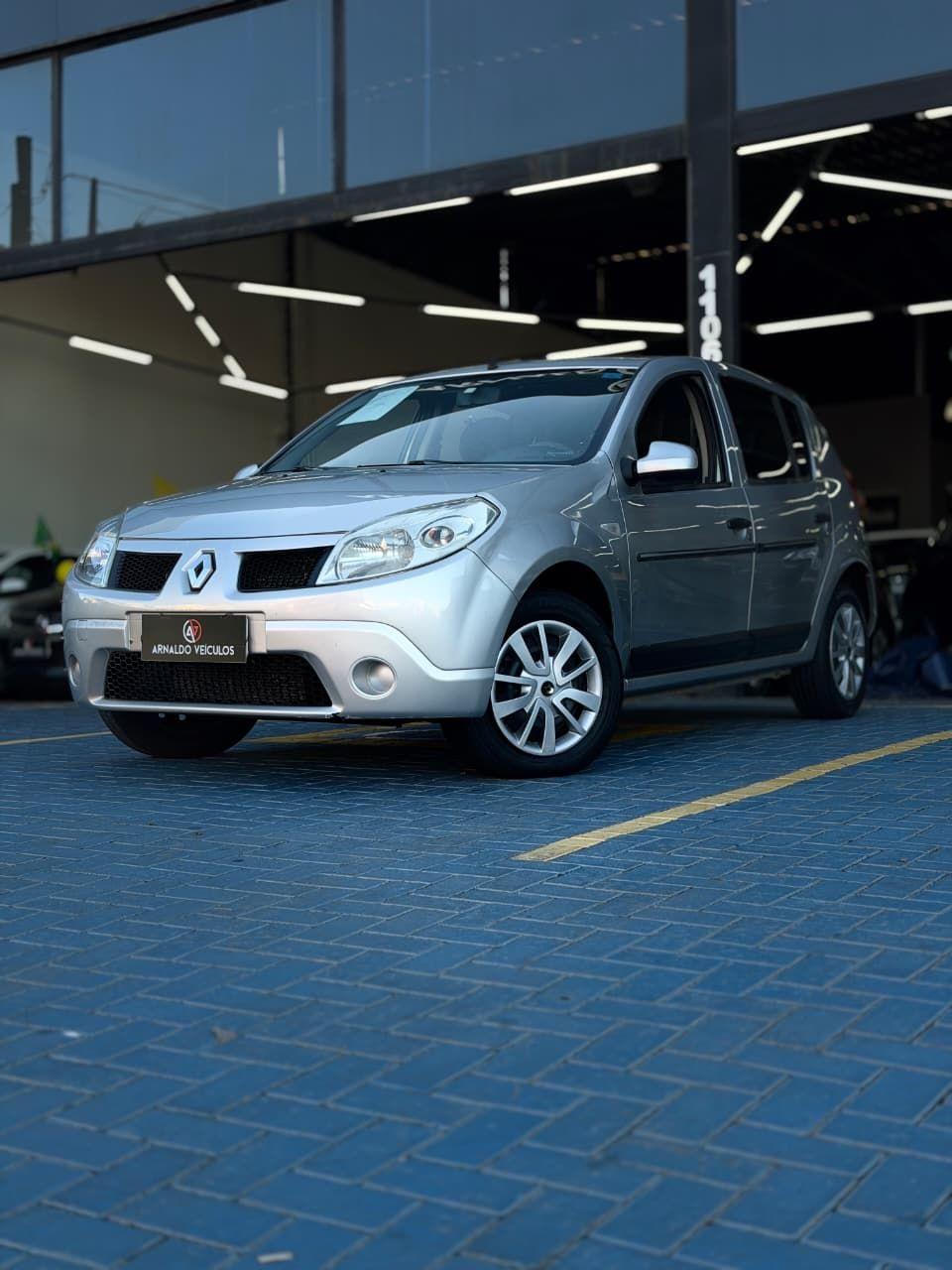 RENAULT Sandero - Foto
