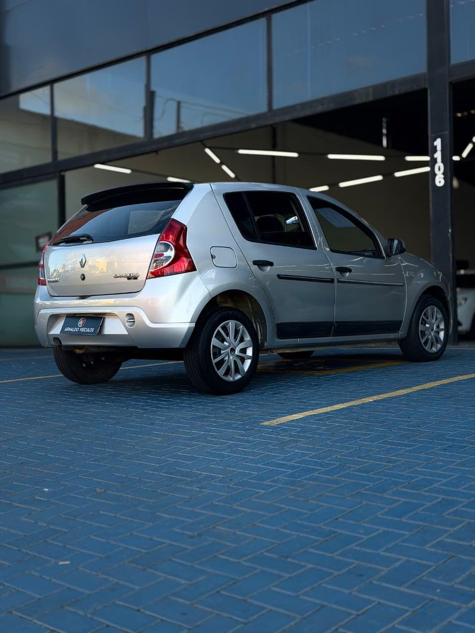 RENAULT Sandero - Foto