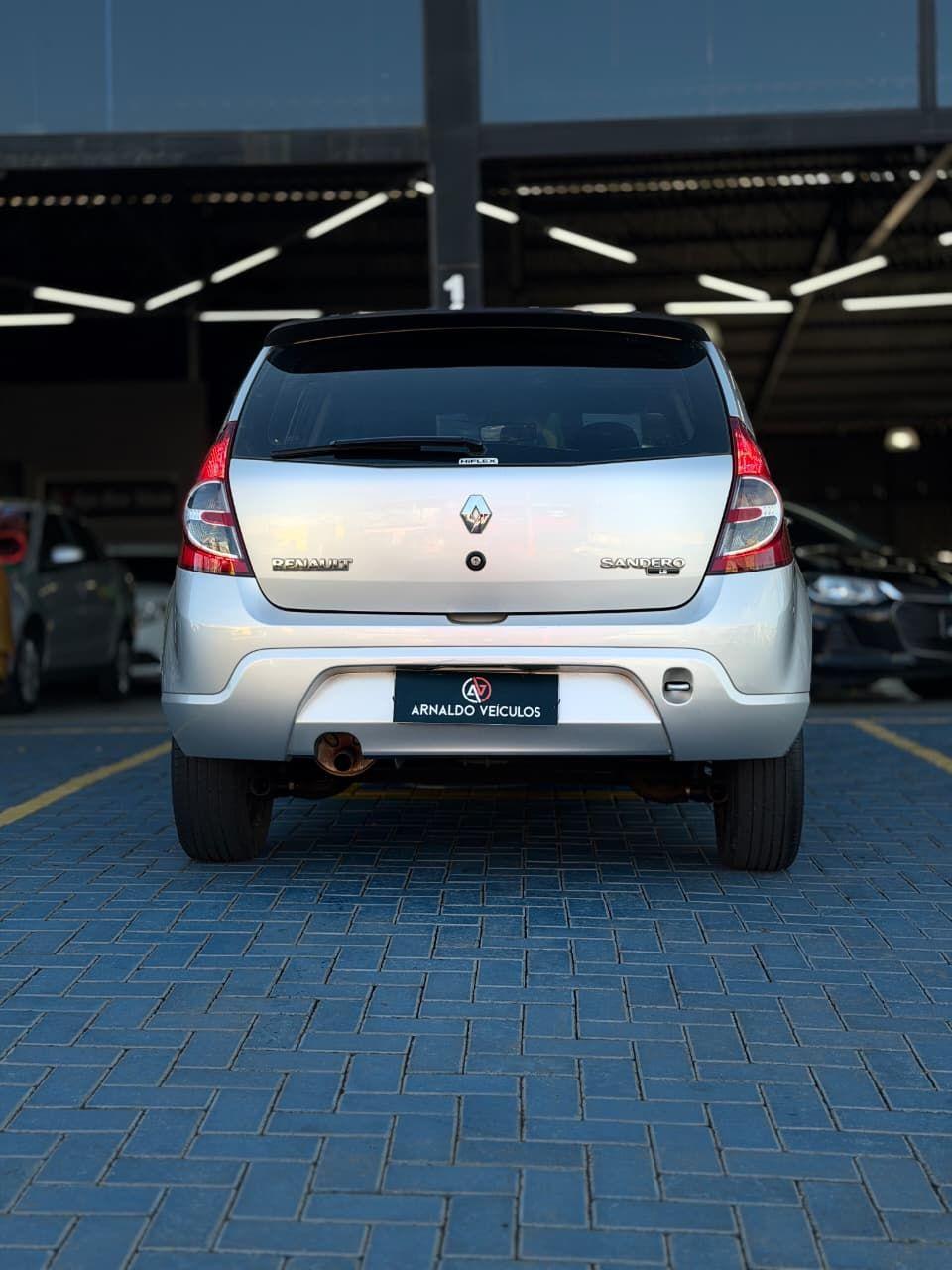 RENAULT Sandero - Foto
