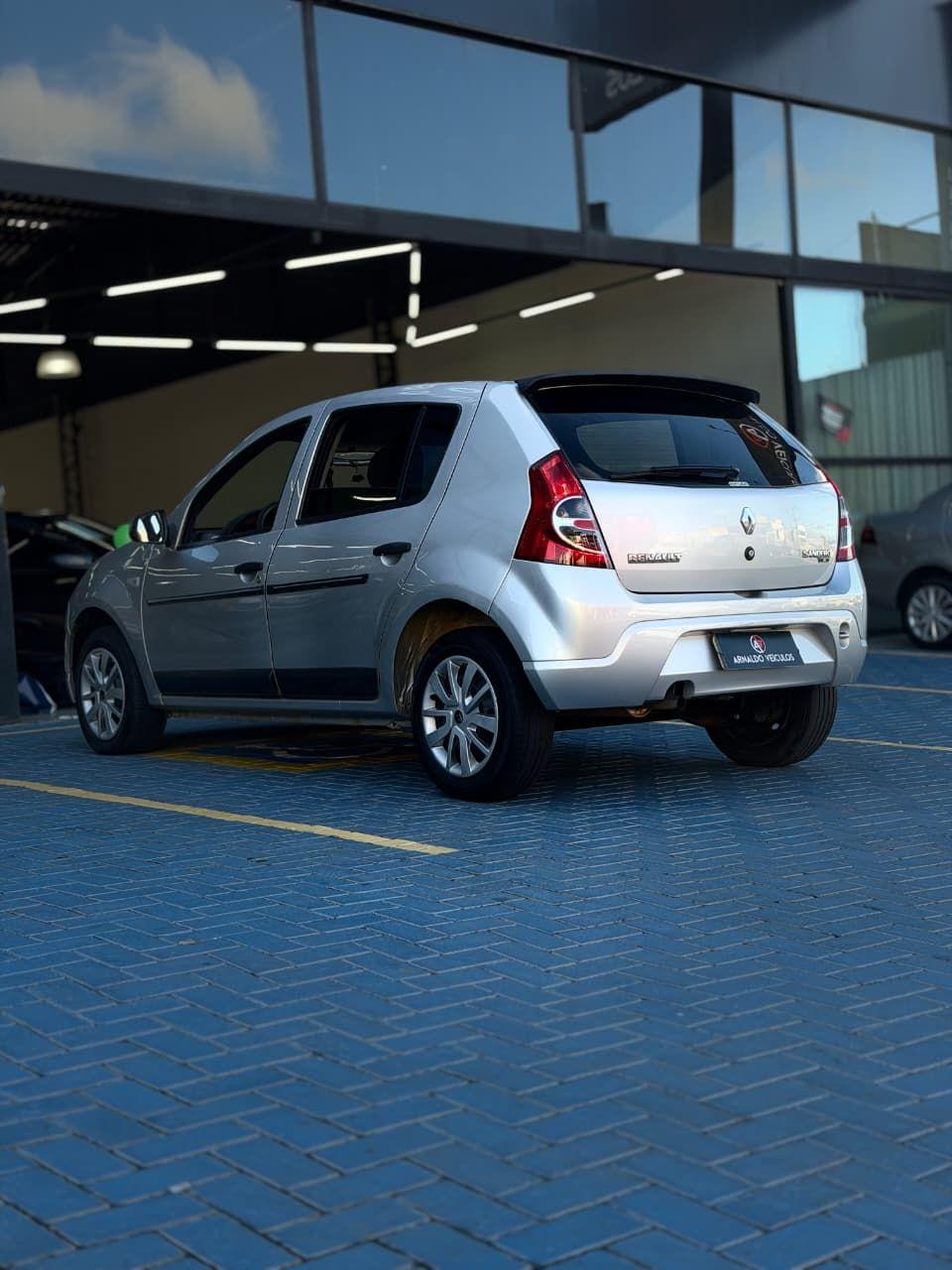 RENAULT Sandero - Foto