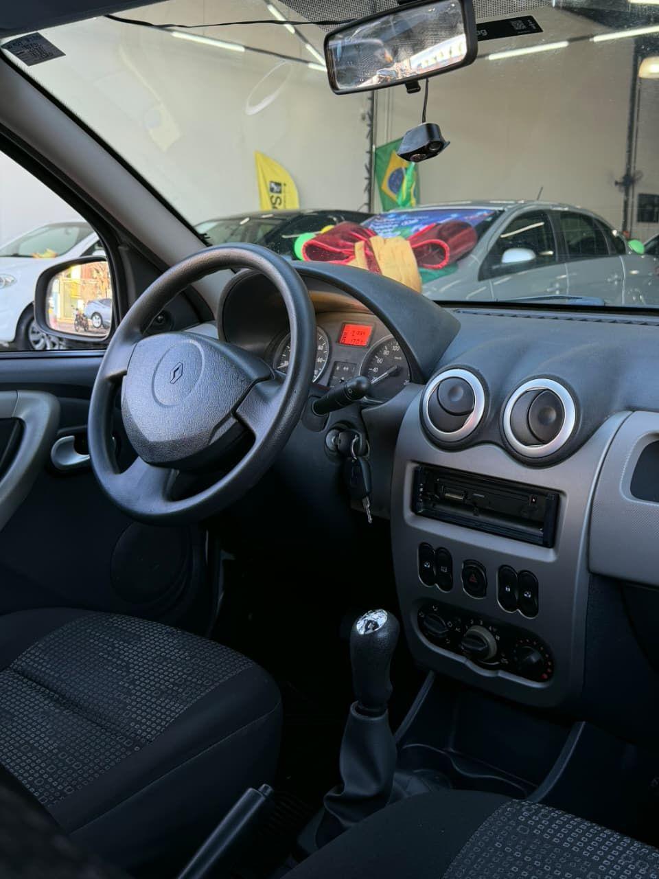 RENAULT Sandero - Foto