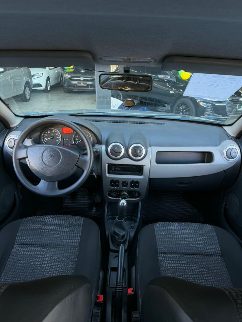 RENAULT Sandero - Foto