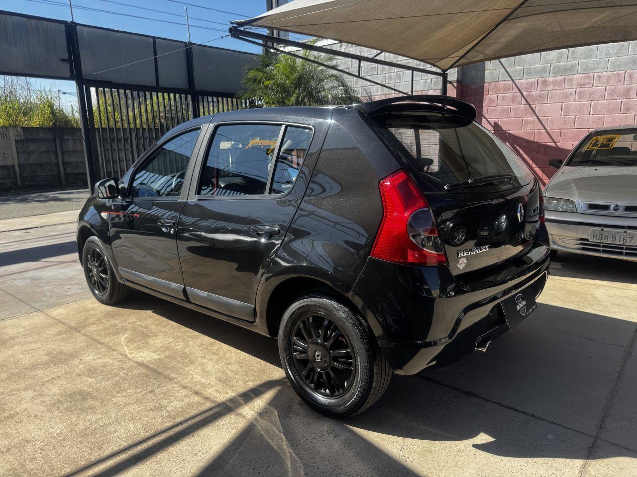 RENAULT Sandero - Foto