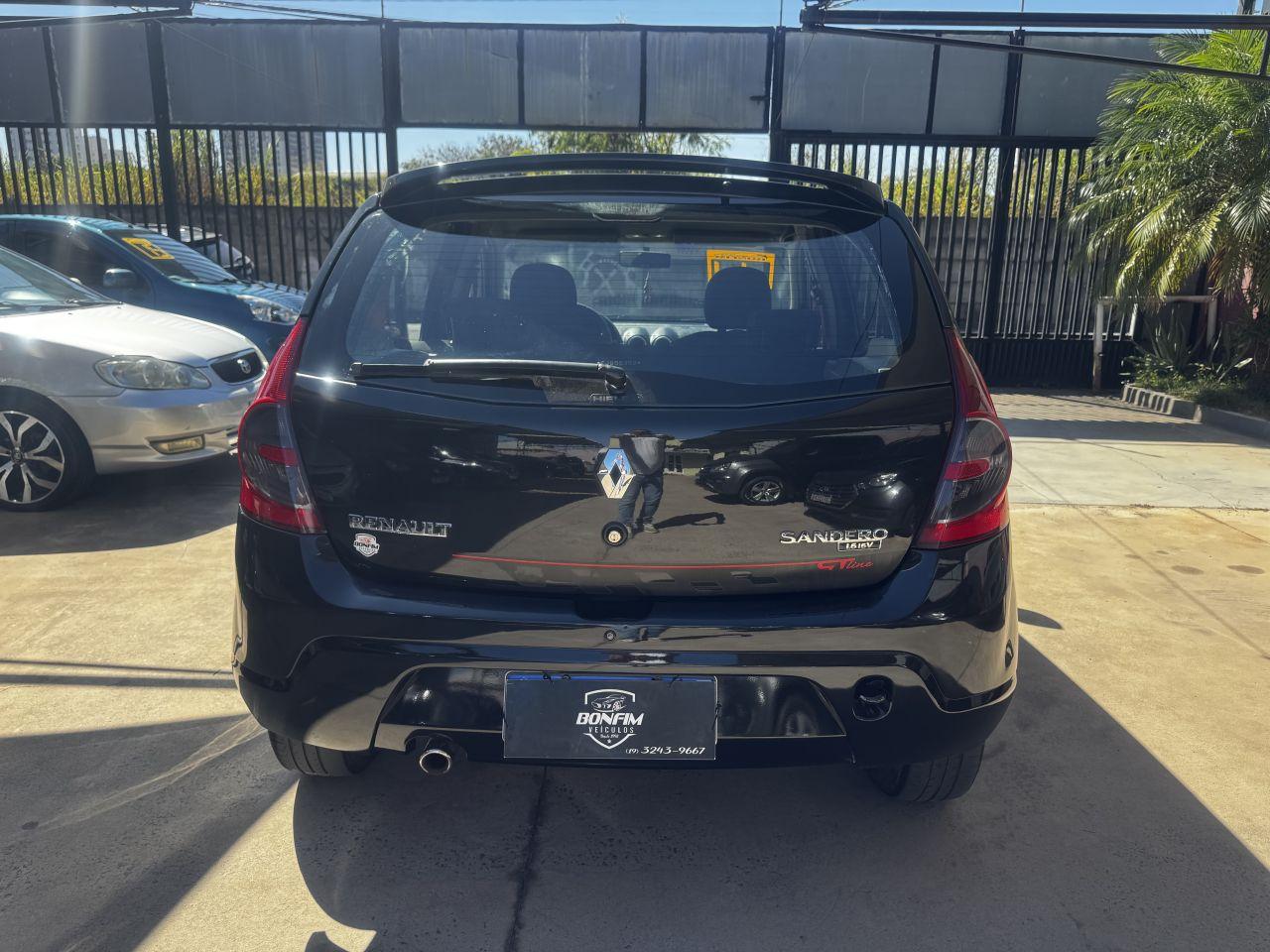 RENAULT Sandero - Foto