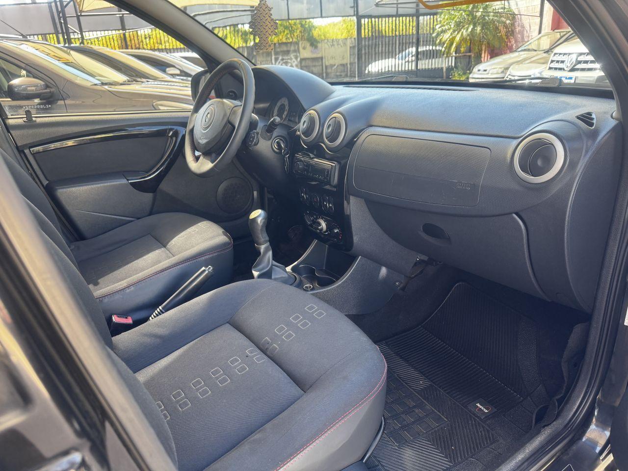 RENAULT Sandero - Foto