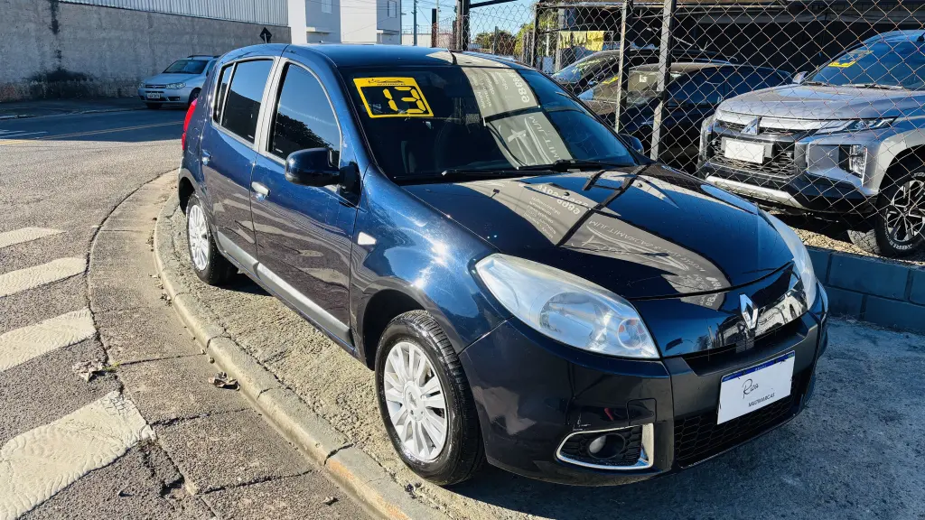 RENAULT Sandero - Foto