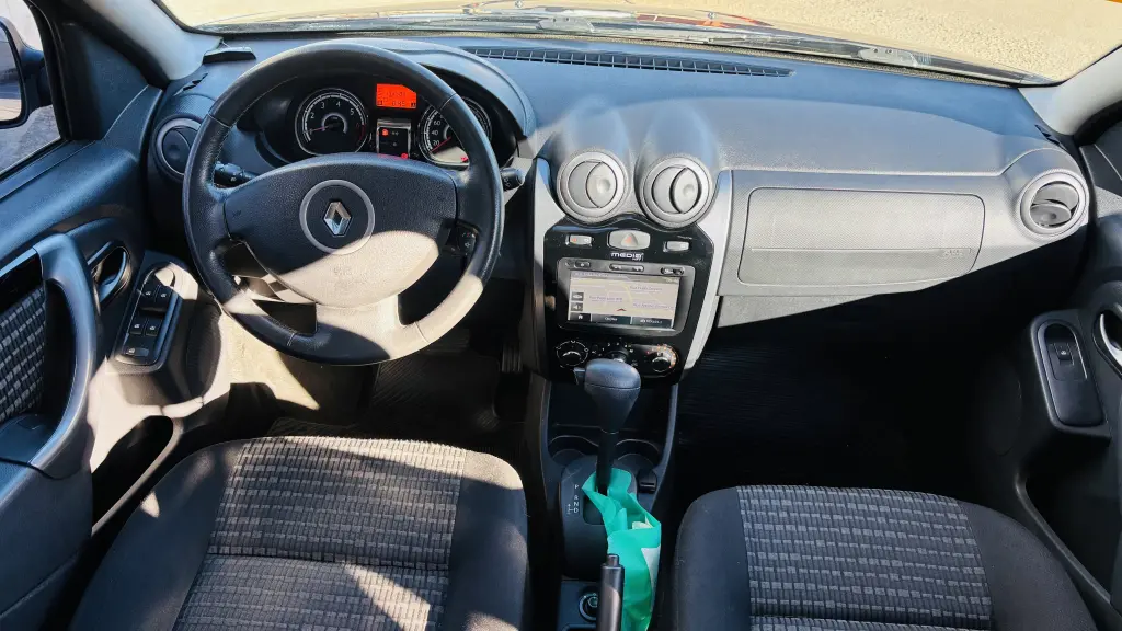 RENAULT Sandero - Foto