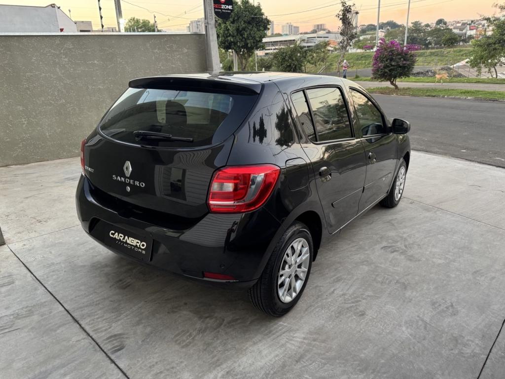 RENAULT Sandero - Foto